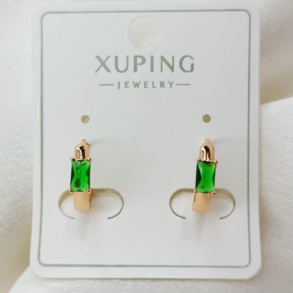 Производитель: Xuping jewelry; Вид изделия: Серьги; Вставки: Циркон; Замок: Конго; Вид металла: Медицинский сплав; Покрытие: Золото 585, 18кар; Для Вашего удобства и понятия какой размер у изделия мы предоставляем фото на миллиметровке. Это чтоб вы могли определить реальный размер изделия.