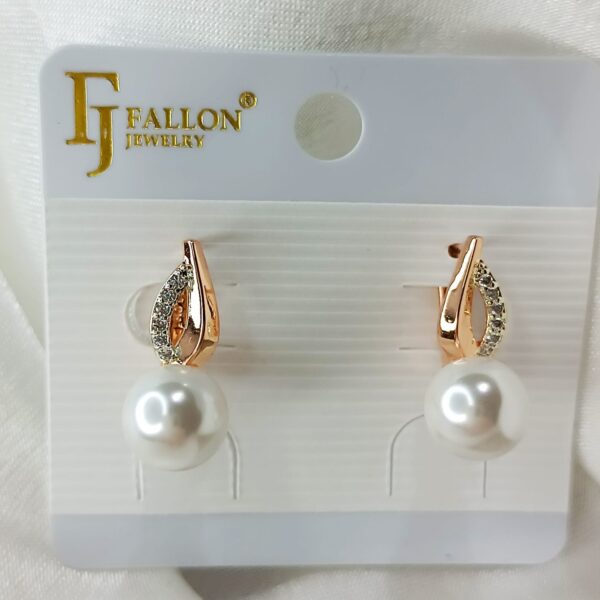 Производитель: FALLON jewelry; Вид изделия: Серьги; Вставки: Циркон, искусственный жемчуг, белый; Замок: Английский; Вид металла: Медицинский сплав; Покрытие: Золото 585, 18кар