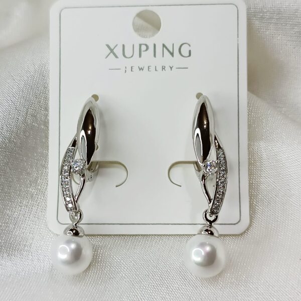 Производитель: Xuping jewelry; Вид изделия: Серьги; Вставки: Циркон, искусственный жемчуг, белый; Замок: Английский; Вид металла: Медицинский сплав; Покрытие: Родирование (Родий — это драгоценный металл платиновой группы)