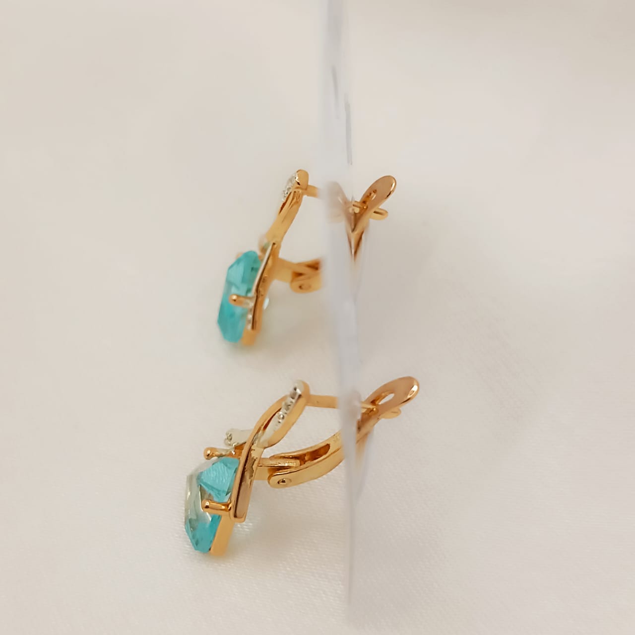 Производитель: FALLON jewelry; Вид изделия: Серьги; Вставки: Циркон; Замок: Английский; Вид металла: Медицинский сплав; Покрытие: Золото 585,18-24карат